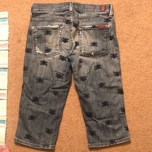 RARE!!! 7 for all mankind Capris- scull/cross bone